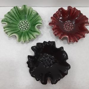 Set of nesting ceramic flowers